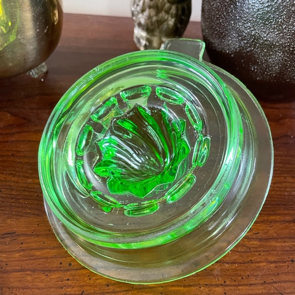 SOLD Vintage Depression Glass Juicer - Picture 4 of 4